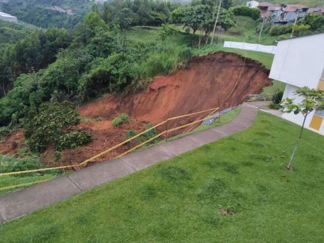 El reciente deslizamiento en Pereira requiere atención adecuada y urgente: Robledo